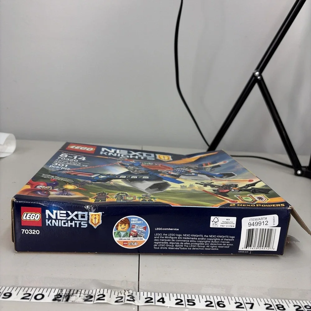 70320 LEGO Nexo Knights Season 2 Aaron Fox's Aero-Striker V2 New Opened Box
